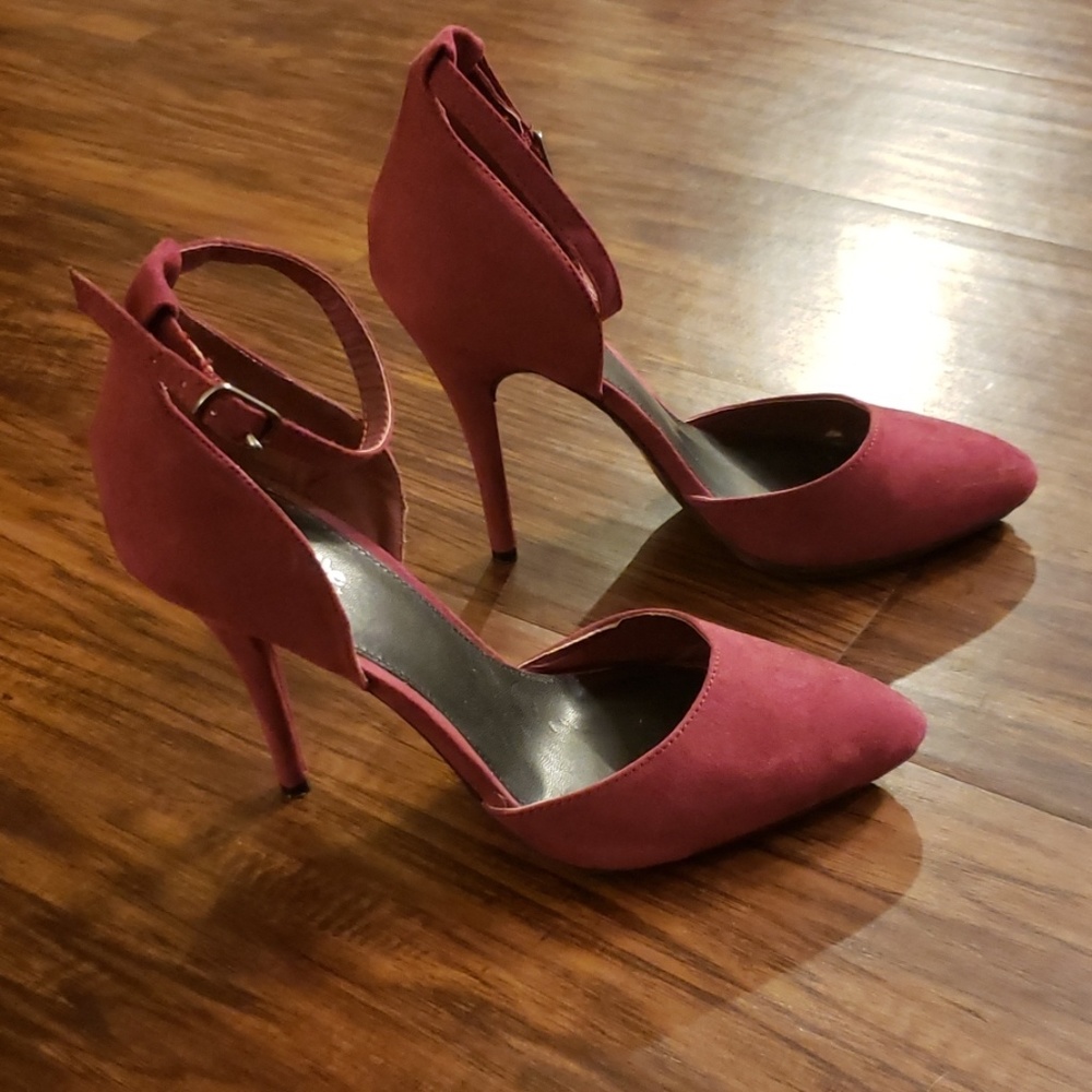 Heels - Picture 3 of 5